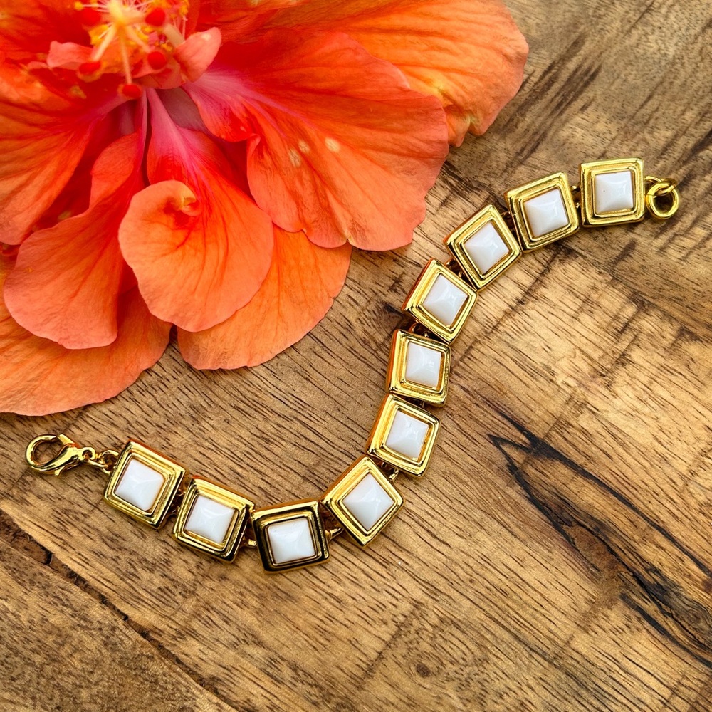 ✨Anne Klein enamel and gold tone bracelet with clasp closure